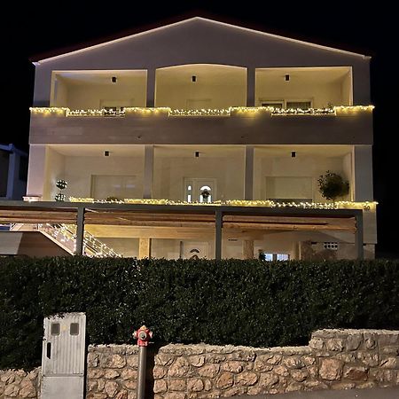 Apartmani Tomeri Starigrad Paklenica Exteriör bild