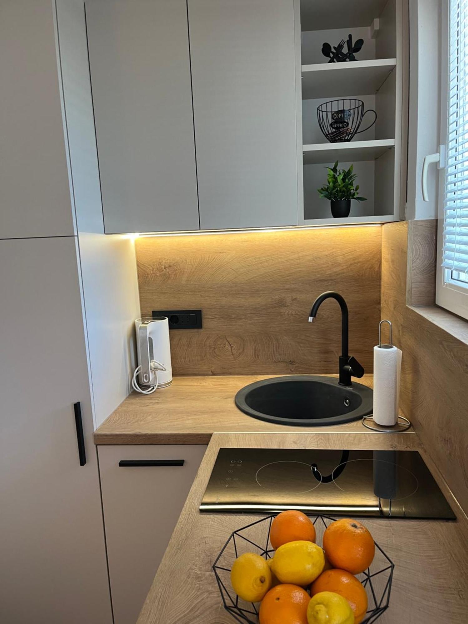Apartmani Tomeri Starigrad Paklenica Exteriör bild