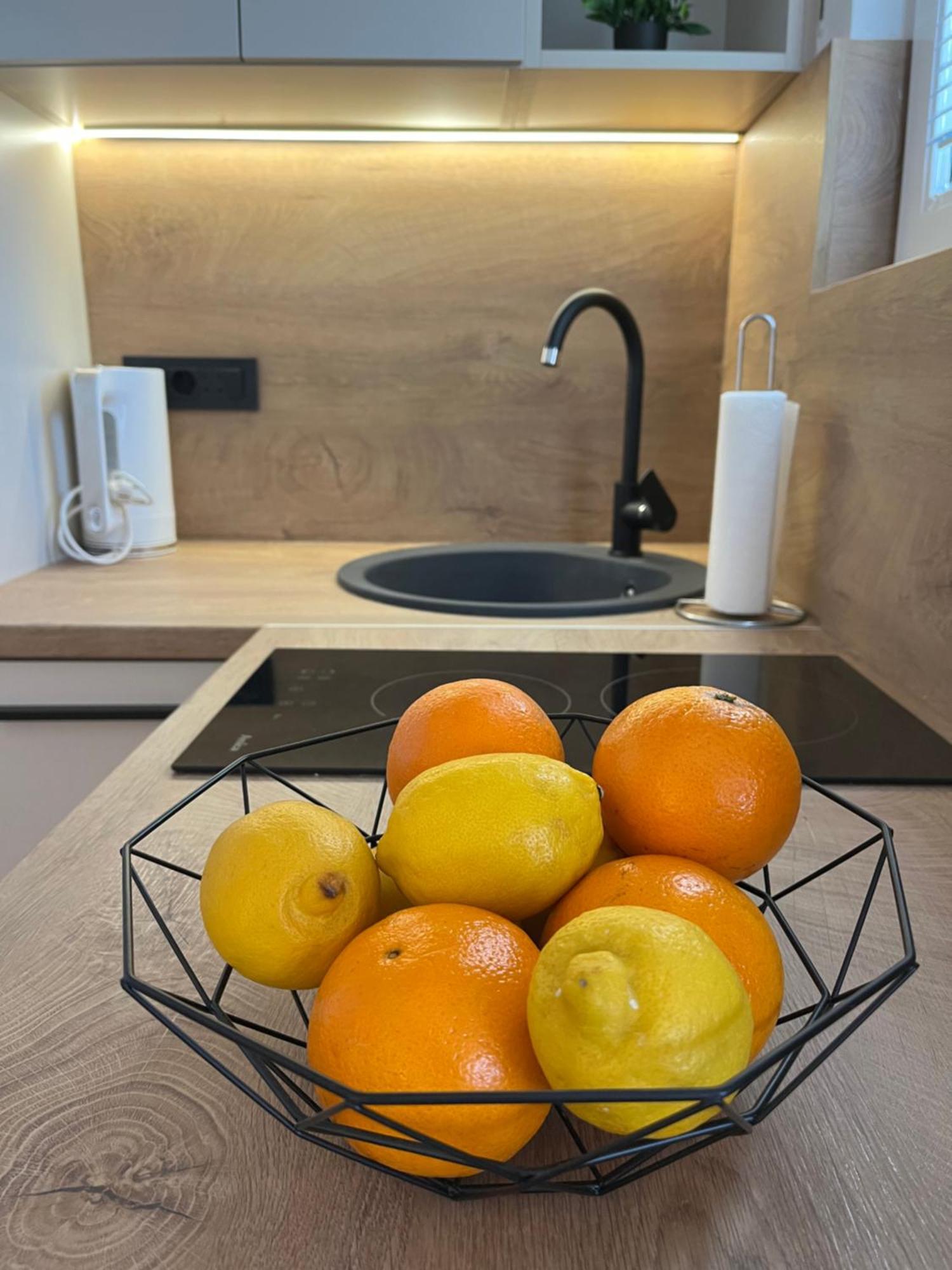 Apartmani Tomeri Starigrad Paklenica Exteriör bild